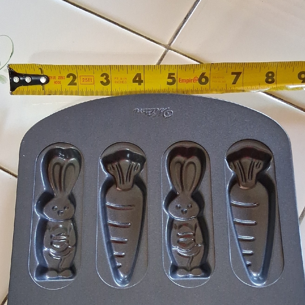Wilton Silver Bunny & Carrot Mini Nonstick Cake Pan Set Of 2. - Picture 9 of 10
